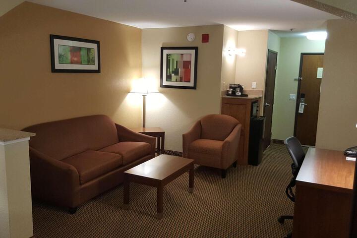 Best Western Plus Airport Inn Suites