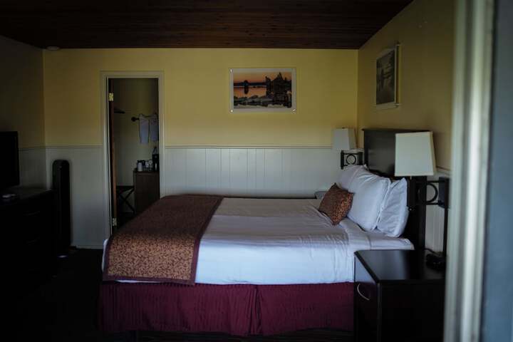 Room 32 of 96