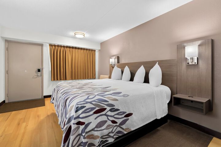 Room 8 of 35