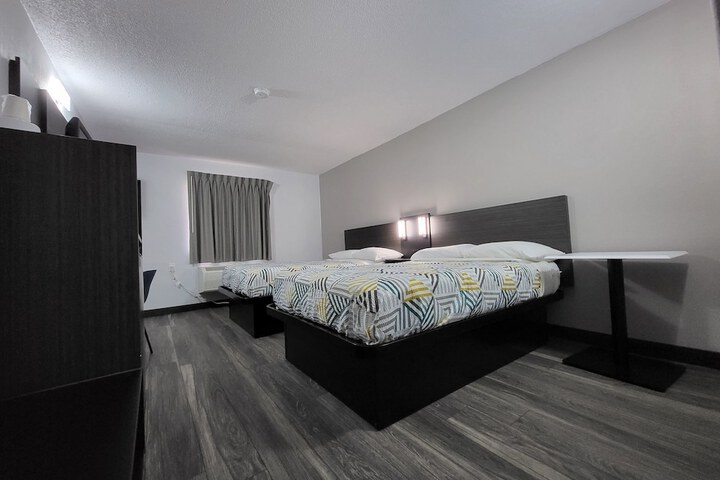 Room 16 of 40