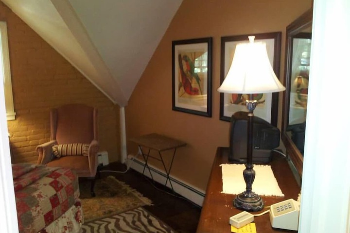 Room 21 of 42