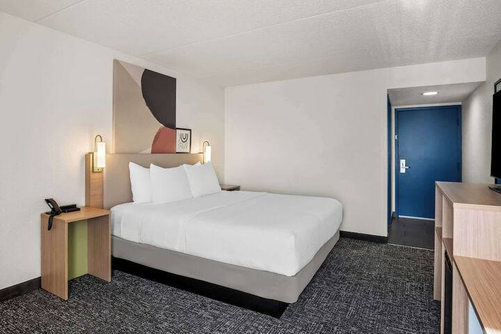 Spark by Hilton Stevensville