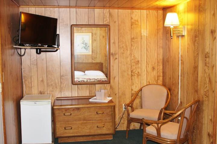 Room 13 of 35