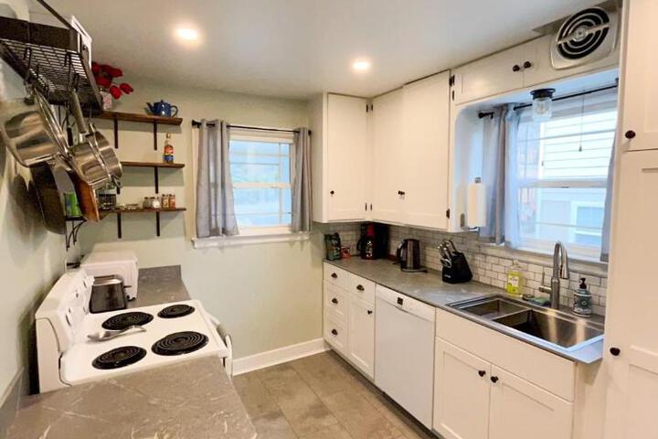 State Street Cottage Suite 2