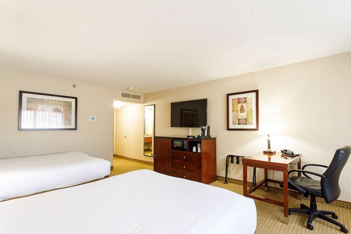 Room 32 of 67