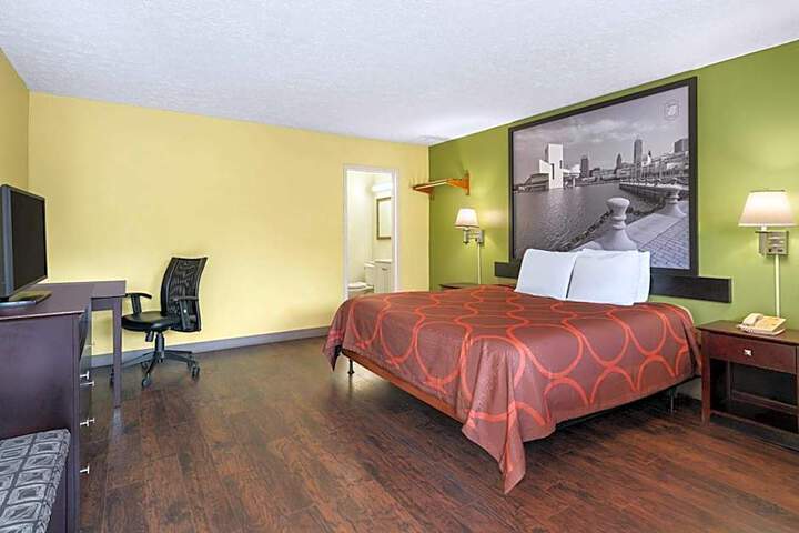 Super 8 by Wyndham Youngstown / Girard