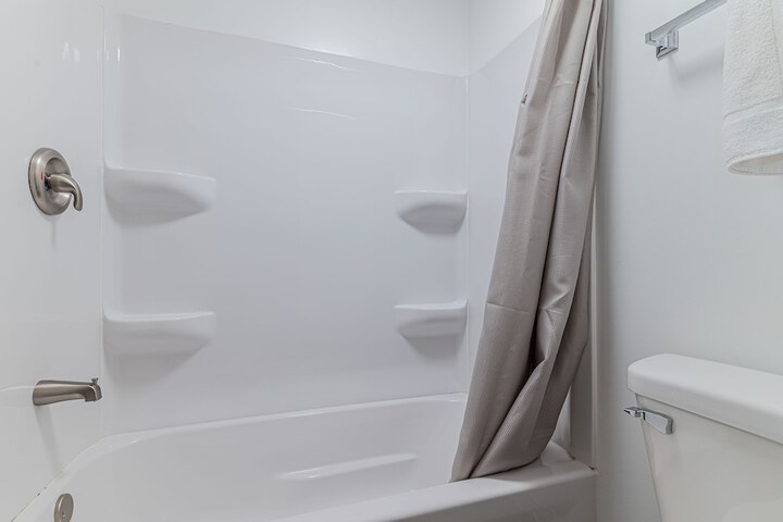 Room 9 of 12
