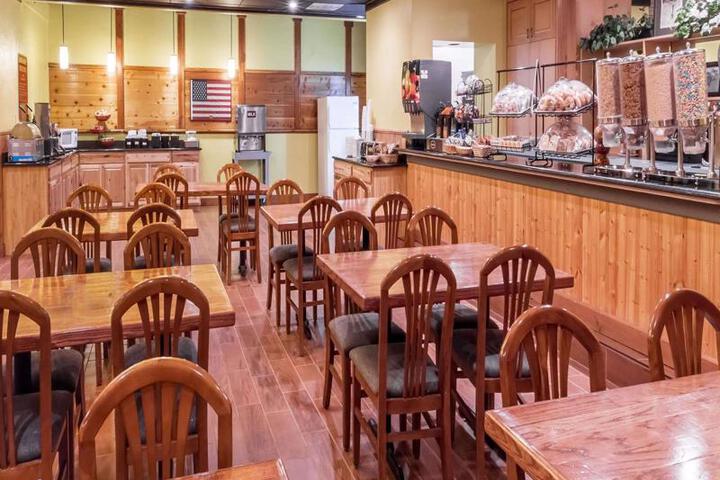 RAMADA BY WYNDHAM MEDFORD HOTEL AND CONF