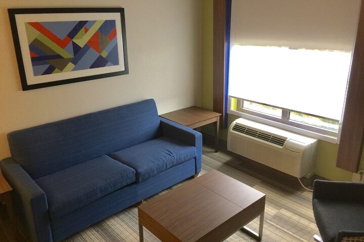 Room 17 of 39