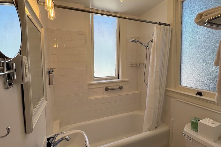 Room 32 of 41