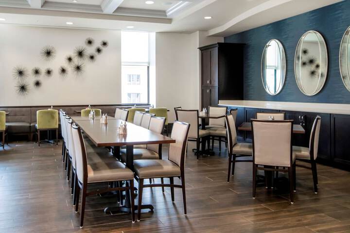 Embassy Suites Louisville Downtown