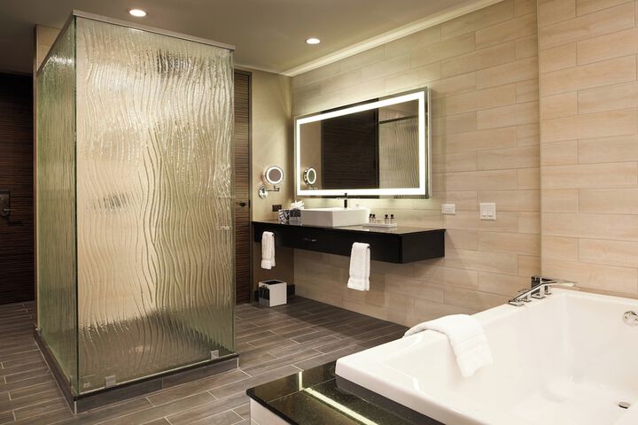 Metropolitan at the 9 Autograph Collection