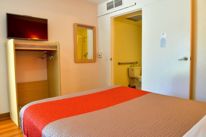 Room 19 of 34
