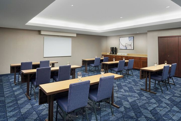 Courtyard by Marriott Chicago Midway Airport