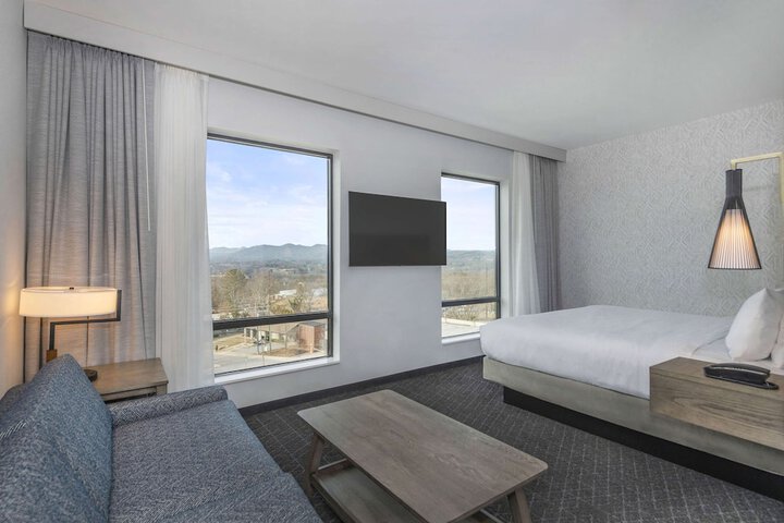 Room 43 of 85