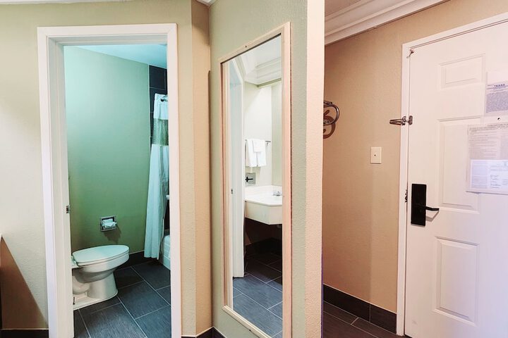 Room 18 of 24