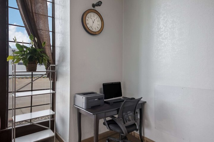 Business Center 36 of 36
