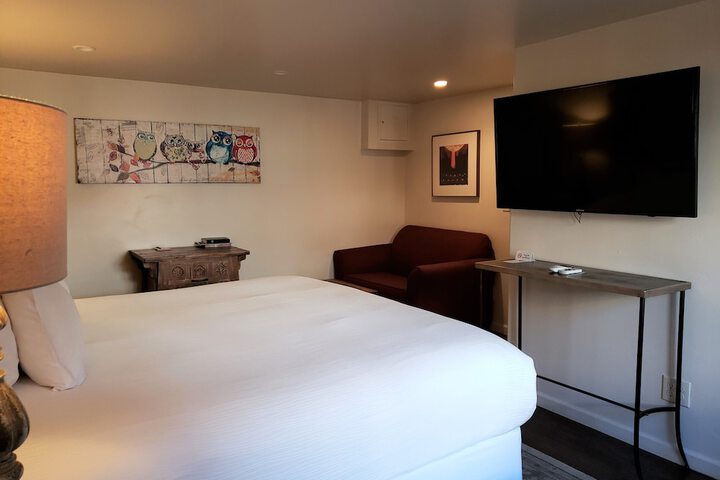 Room 9 of 38