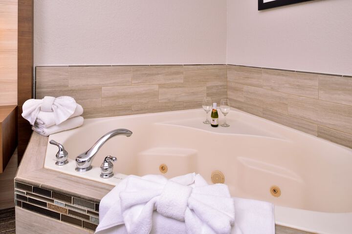 Hot Tub 59 of 60