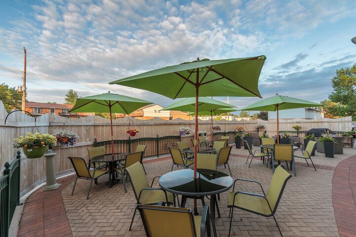 Holiday Inn Express & Suites Belleville by IHG