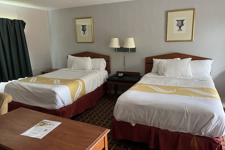 Room 9 of 11