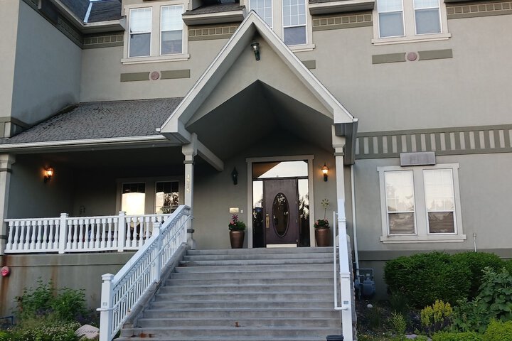 Hotel 3 of 251