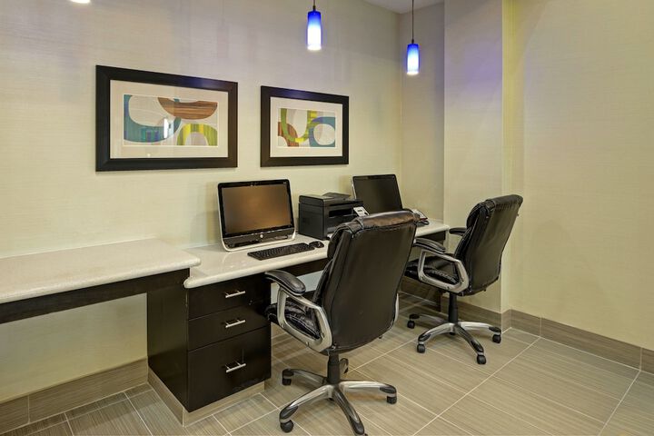 Business Center 36 of 36