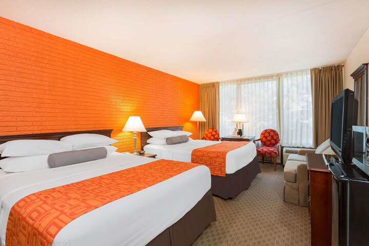 Room 7 of 16