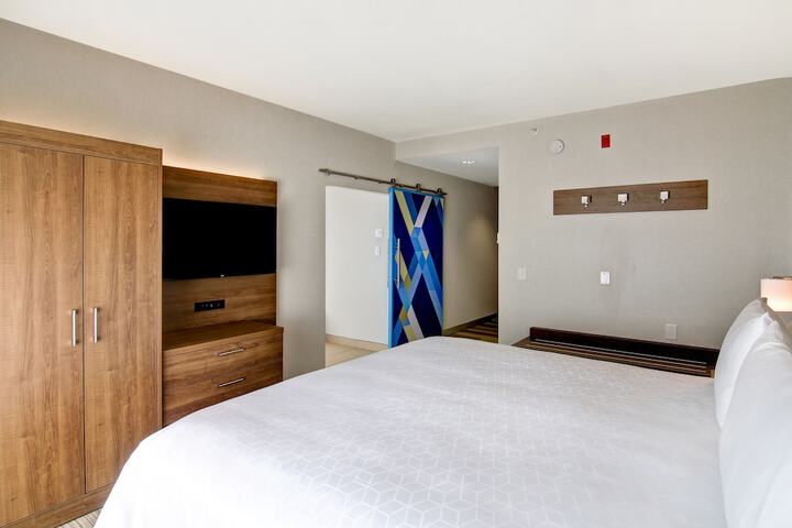 Room 43 of 69