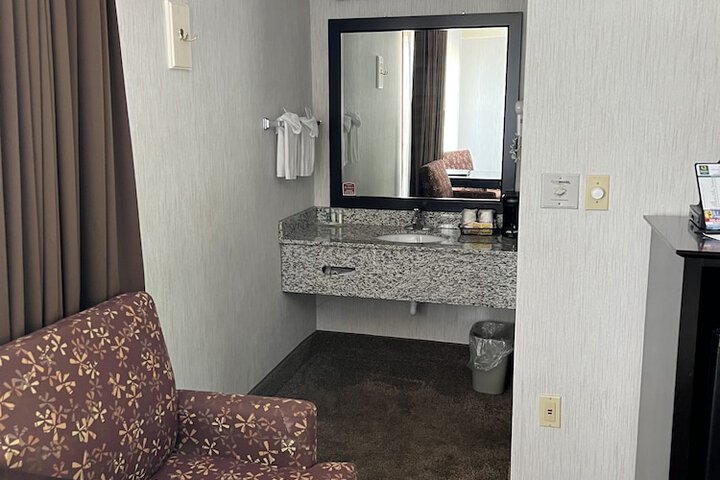 Room 37 of 53