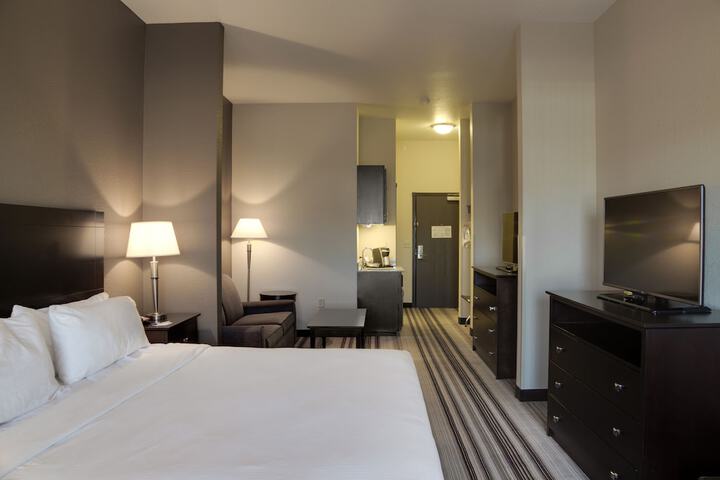 Holiday Inn Express & Suites Nevada by IHG