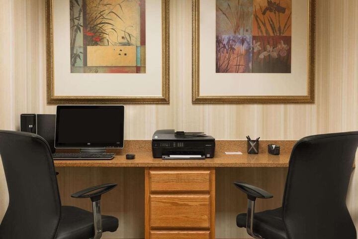 Business Center 19 of 19