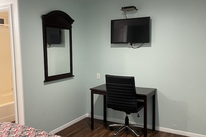 Room 7 of 10