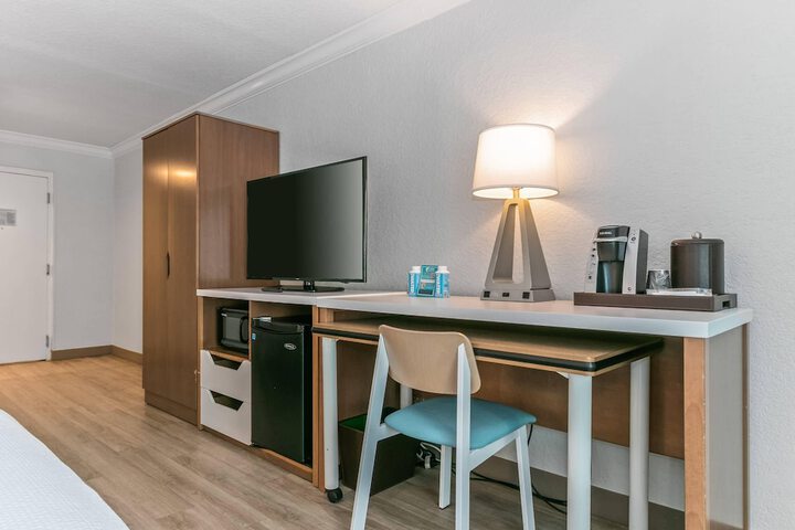 Dolphin Sands Clearwater Beach an Ascend Collection Hotel