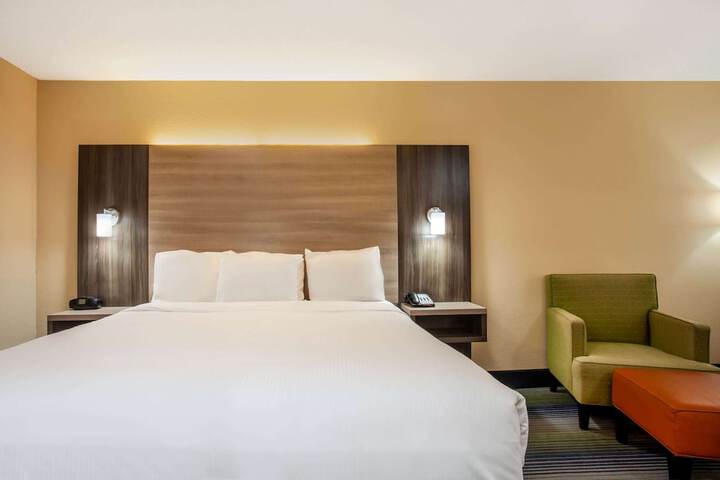 Room 15 of 33