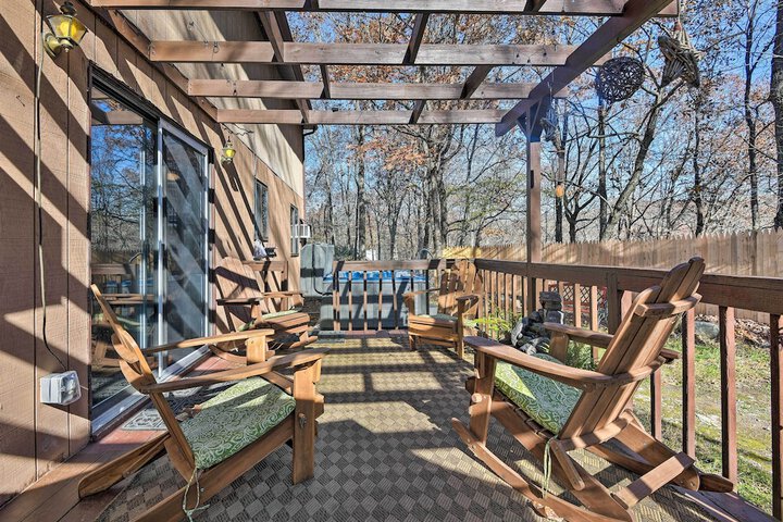 Poconos Vacation Rental w / Pool Access & Hot Tub!