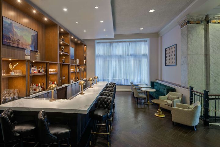 Lounge 42 of 44