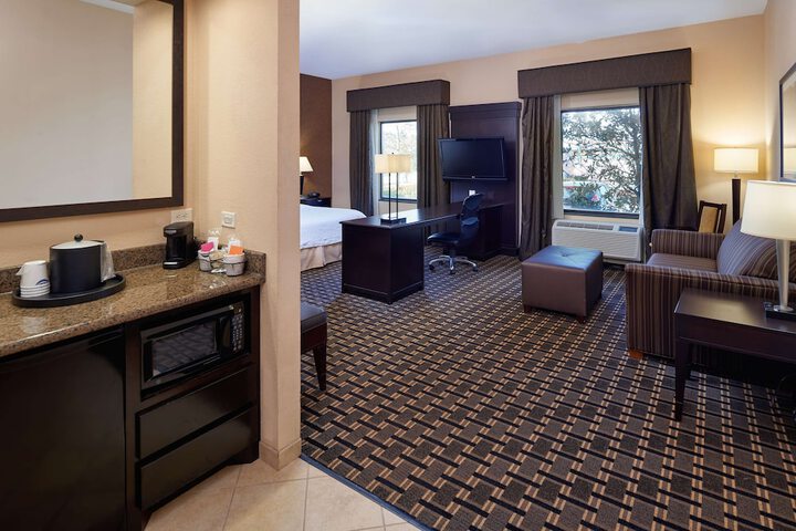 Room 10 of 40