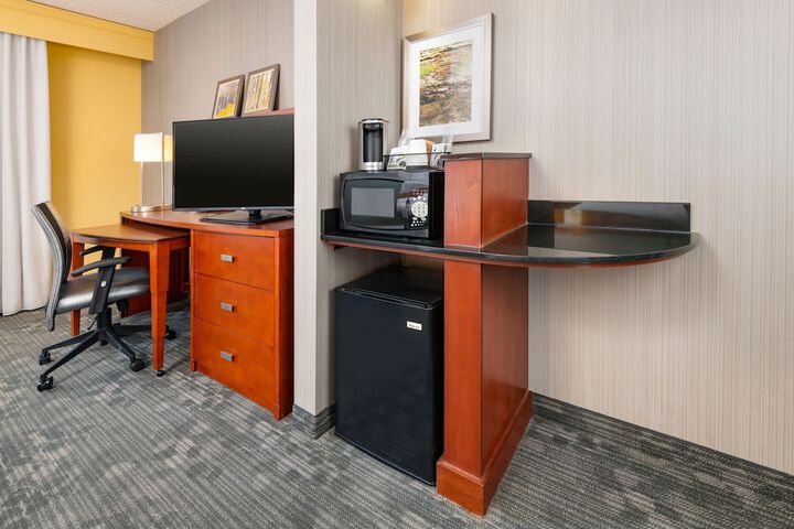 Courtyard by Marriott Phoenix North / Happy Valley