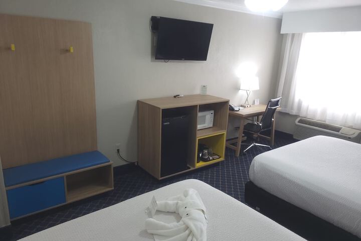 Room 13 of 35