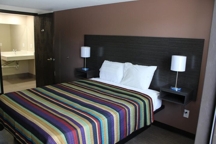 Room 6 of 14