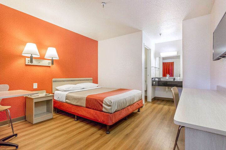 Room 14 of 29
