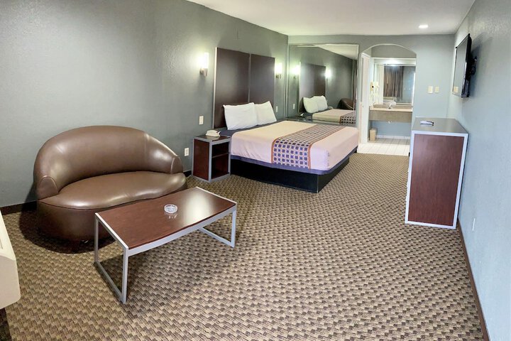 Room 5 of 15