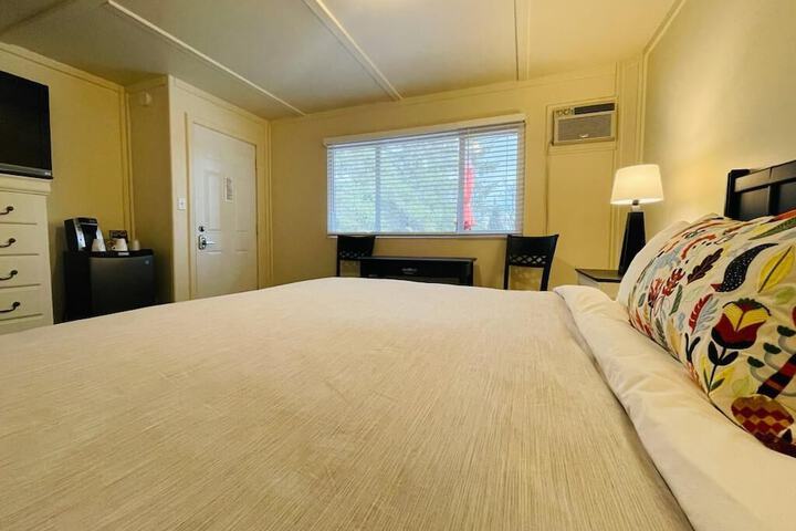 The Piccadilly Motel