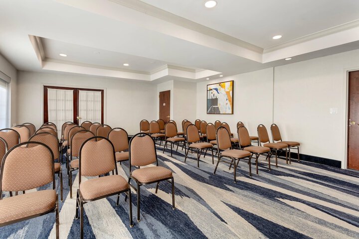 Comfort Suites East Brunswick - South River