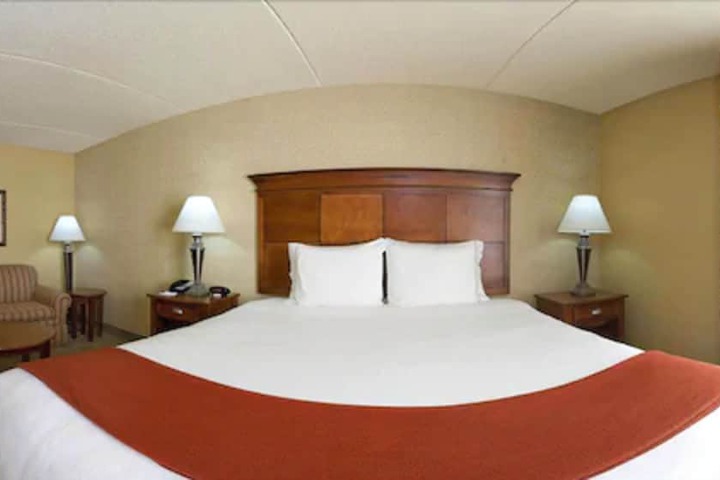 Room 13 of 41