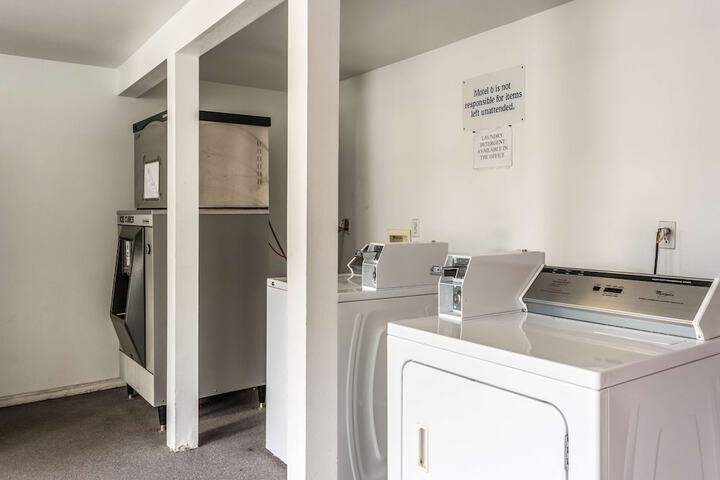 Motel 6 Albany OR