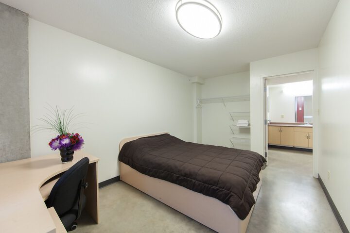 Room 27 of 80