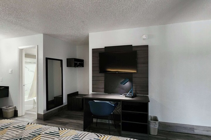 Room 28 of 40
