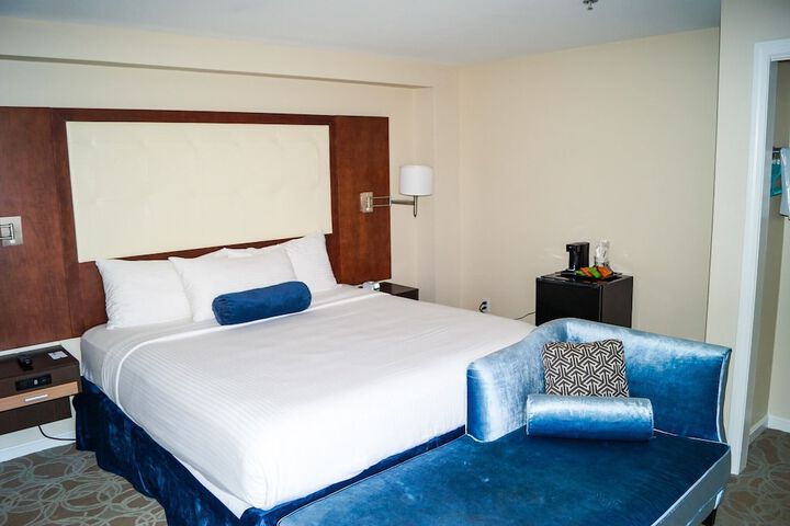 Room 15 of 37